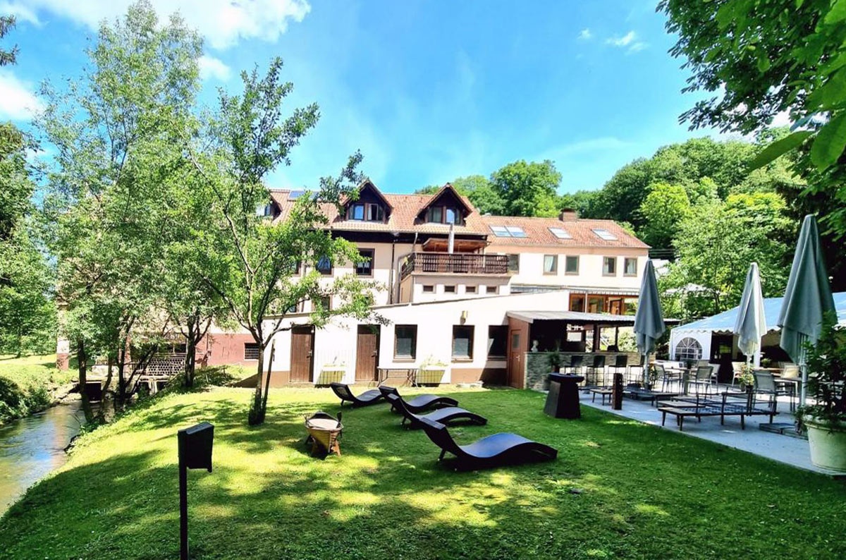 Fahrradfahrer Niedmühle Land & Genuss Hotel in Rehlingen-Siersburg